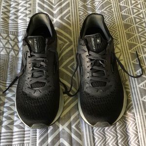 Women’s Brooks Levitate 2 running shoes